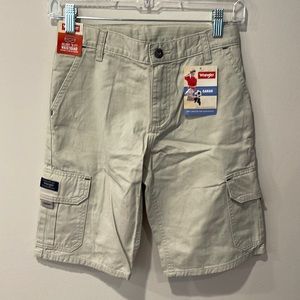 NWT, Wrangler cargo shorts, size 10